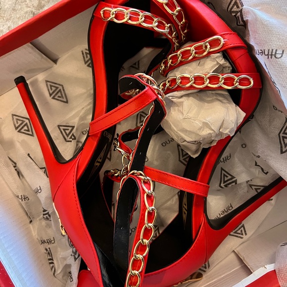 Red heels - Picture 2 of 7